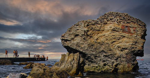 Voracious cliff - Прожорливая скала ©  raymond_zoller