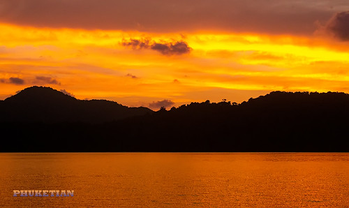 Sunset in the sea off the Surin Islands, Andaman Sea, Thailand XOKA0795bs ©  Phuket@photographer.net