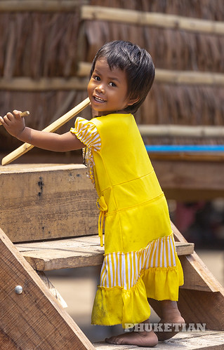 Portrait of Moken tribe girl, Surin island, Andaman sea, Thailand ©  Phuket@photographer.net