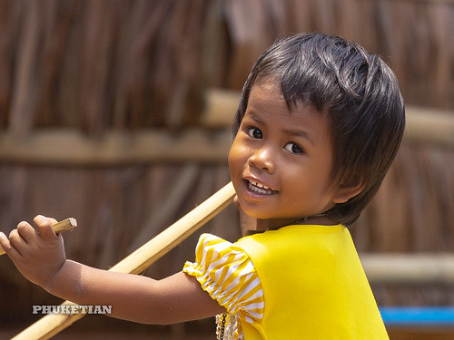 Portrait of Moken tribe girl, Surin island, Andaman sea, Thailand ©  Phuket@photographer.net