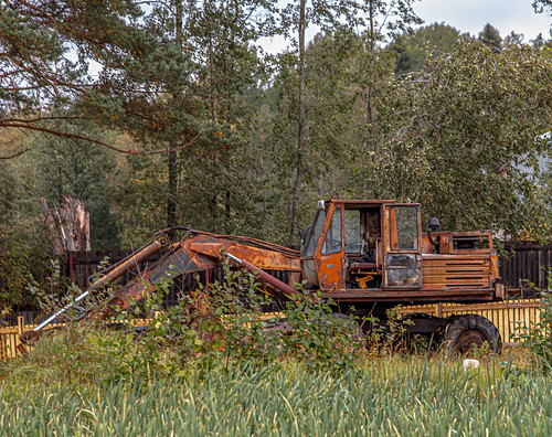 Abandoned excavator ©  Raymond Zoller