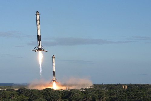 SpaceX's Falcon Heavy Arabsat 6A ©  Robert Sullivan