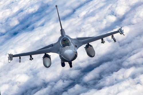 General Dynamics (its aviation unit now part of Lockheed Martin) F-16 Fighting Falcon ©  Robert Sullivan