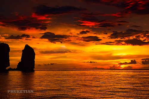Dramatic sunset from our yacht near Phi Phi islands, Southern Thailand            XOKA8745bs ©  Phuket@photographer.net