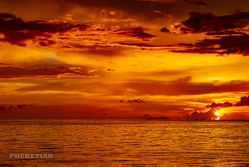Dramatic sunset from our yacht near Phi Phi islands, Southern Thailand            XOKA8738bs ©  Phuket@photographer.net