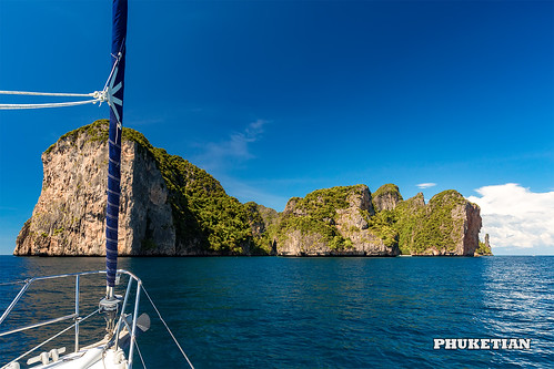 Sailing yacht near Phi Phi islands in our trip from Thailand to Malaysia. Islands, sails, blue water, and full relax        XOKA8348s ©  Phuketian.S
