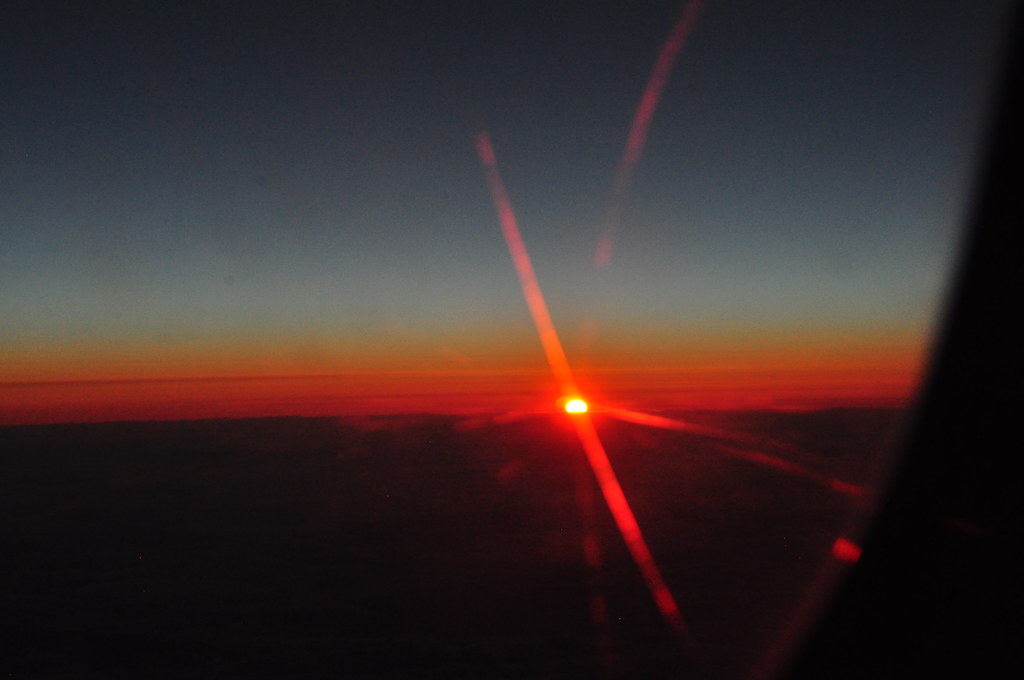 фото: lever du soleil `a 10 km d'altitude