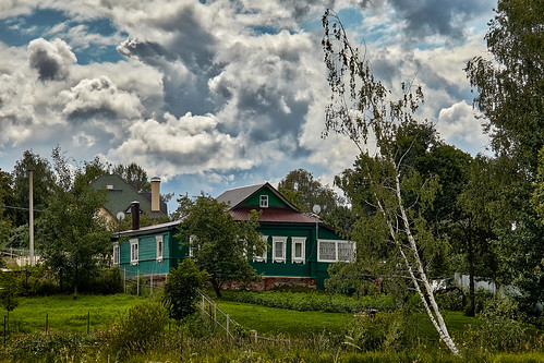 House on the outskirts ©  Dmitriy Protsenko