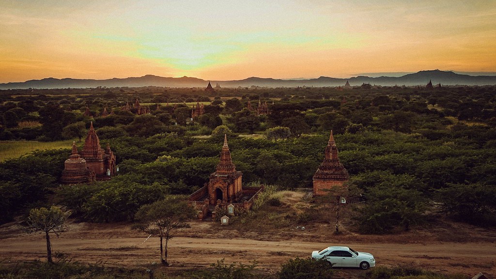 Mặt trời lặn ở Bagan