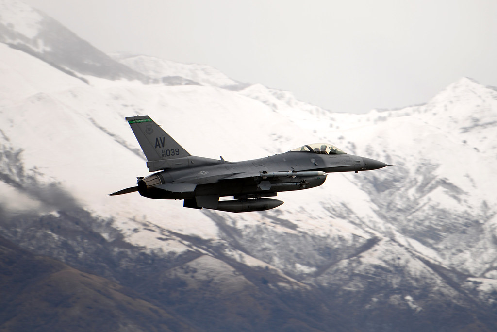 : General Dynamics (its aviation unit now part of Lockheed Martin)F-16C Fighting Falcon (sn 89-0039) near Aviano Air Base, Italy