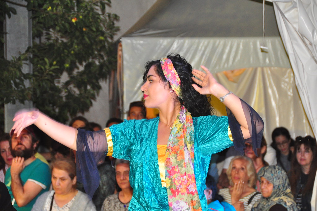 : Dance folklorique iranienne au Festival Orientalys 2019