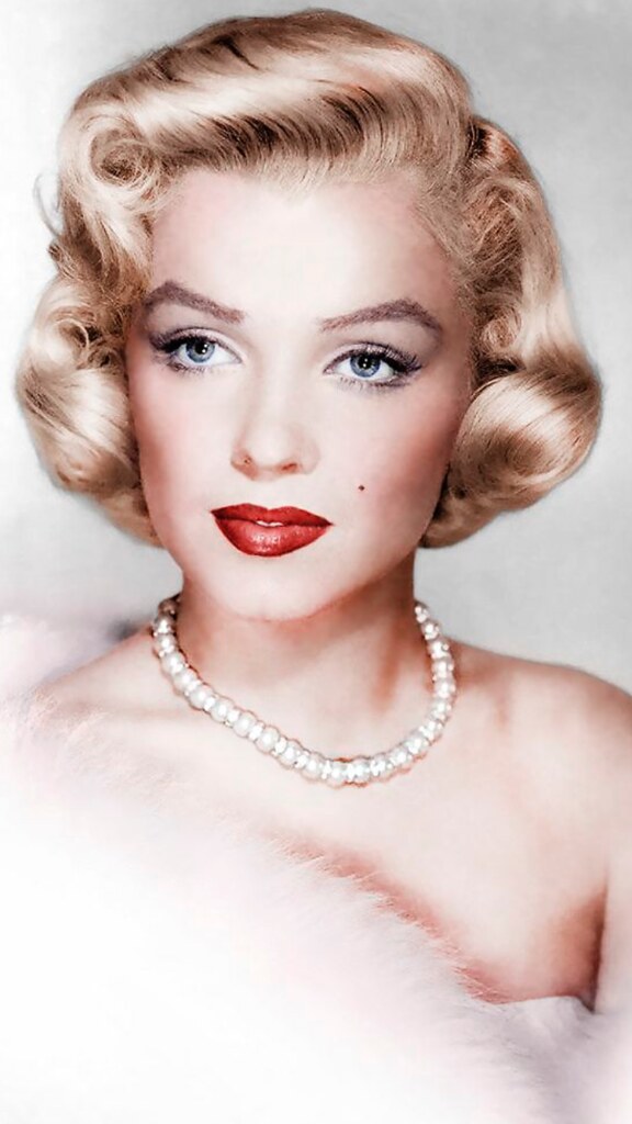 : Marilyn Monroe (/'maerln mn'ro/; born Norma Jeane Mortenson; June 1, 1926  August 4, 1962) was an American actress, model, and singer.