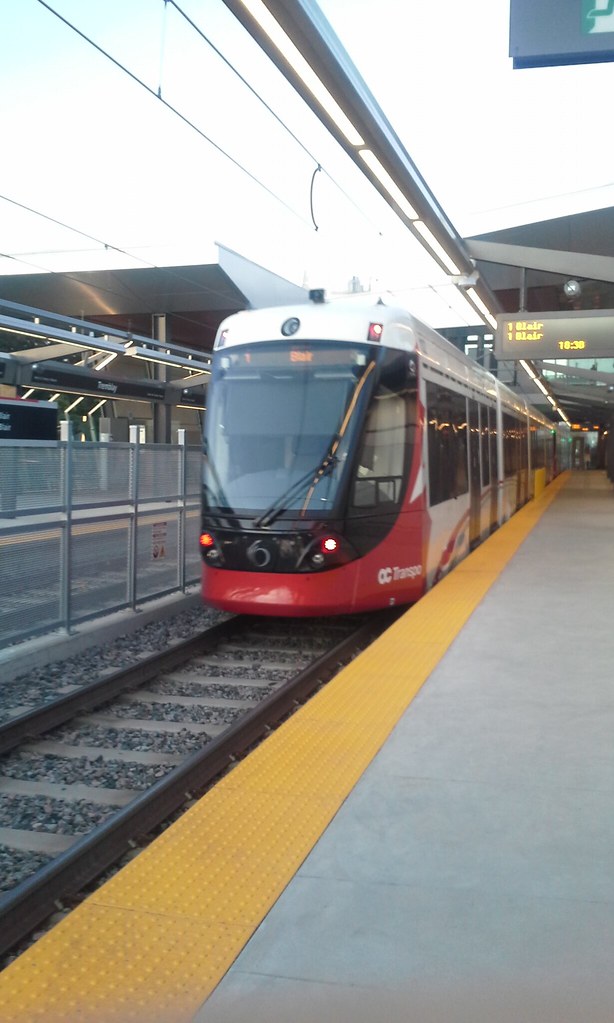 фото: O-Train `a Ottawa - Ligne de la conf'ed'eration