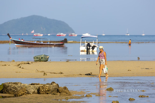 Fishermen and people collecting shells and crabs at low tide. Rawai Beach, Phuket, Thailand. 09/27/201 ©  Phuket@photographer.net