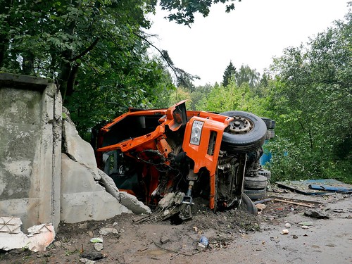 catastrophic car accident ©  Sergei F