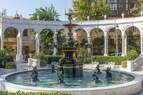 Philharmonic Fountain Park near the Old City in Baku, Azerbaijan ©  Dmitry Karyshev