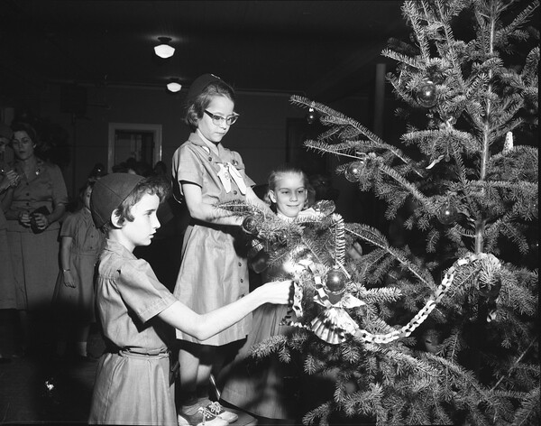 : Girl Scout Brownies decorating a Christmas tree in Tallahassee