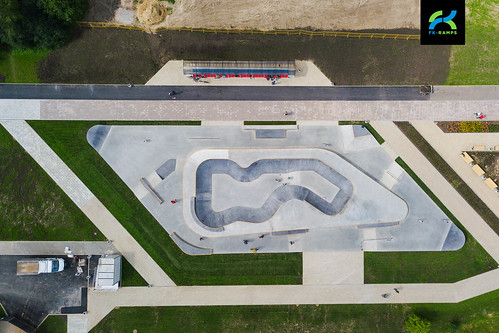 Concrete skatepark in Zelenograd #  ©  FK-ramps