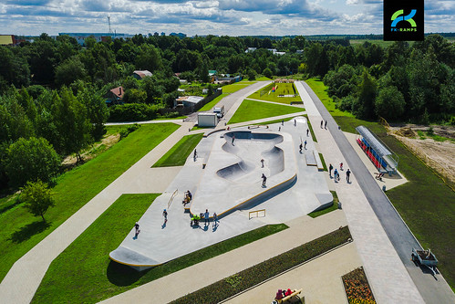 Concrete skatepark in Zelenograd #       (14) ©  fkramps