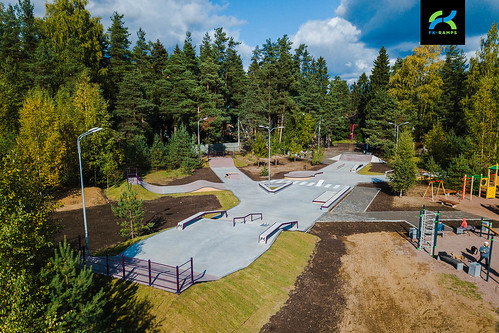 Concrete skatepark in Vsevolozhsk #  ©  FK-ramps