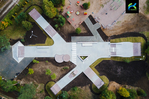 Concrete skatepark in Vsevolozhsk #      (28) ©  fkramps