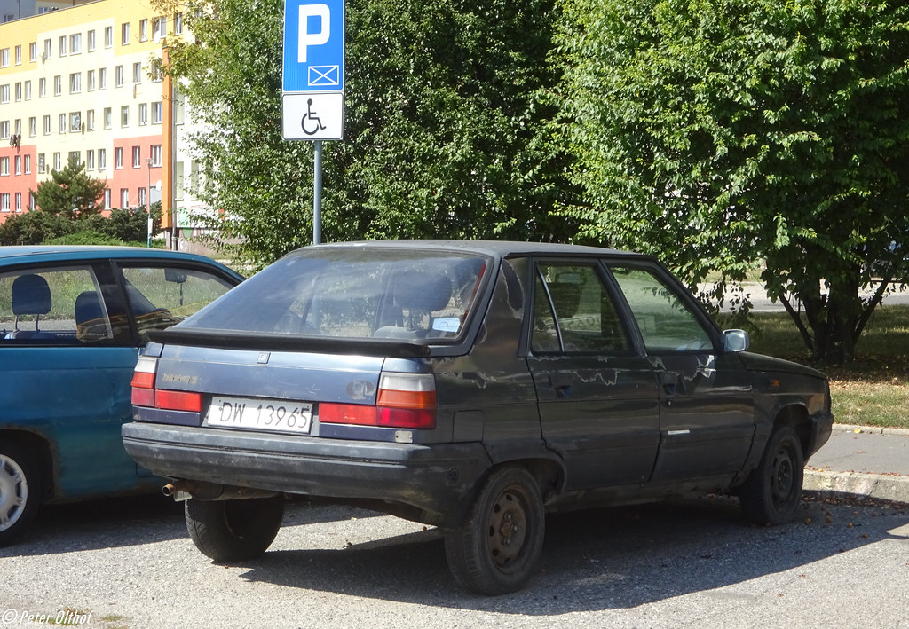 : Renault 11