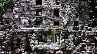 MEXICO, Mayastätte Yaxchilán verborgen im Dschungel, Haupt-Tempel  (Templo Major) ,   19578/12439