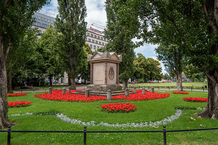 Leipzig: Rondell mit Müller-Denkmal in der Grünanlage gegenüber dem Hauptbahnhof - Roundabout with Müller Monument in the park opposite the Main Station