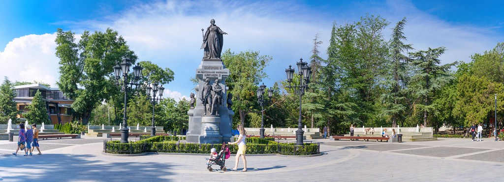 : Monument to Empress Catherine II in the city of Simferopol (   II   )