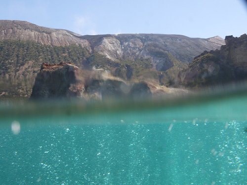 Underwater fumaroles on Vulcano island ©  Liendain