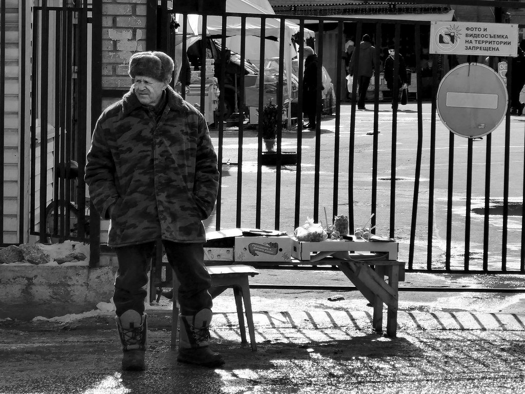 фото: Grandpa's a street vendor