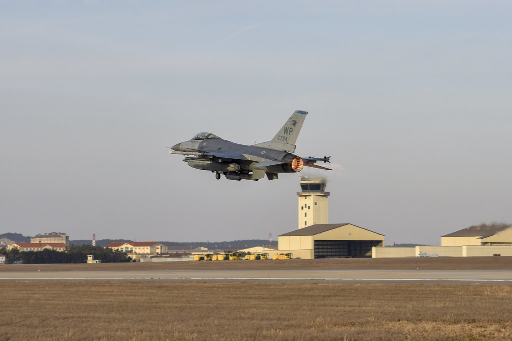 фото: A U.S. Air Force F-16C Block 42H 