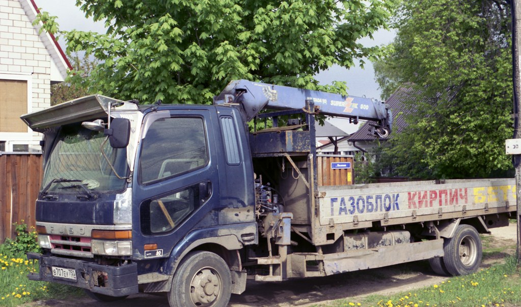 : FUSO decotora truck