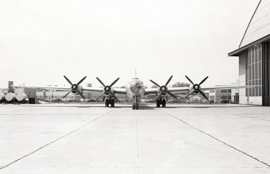 фото: The NACA Cools B-29 Engines During World War II