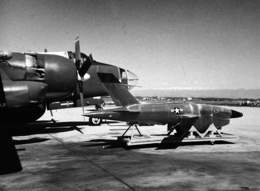 фото: A BQM-34 “Firebee” target drone on a stand at Point Mugu, California. Photographed by PH2 Cornish, March 7, 1969.