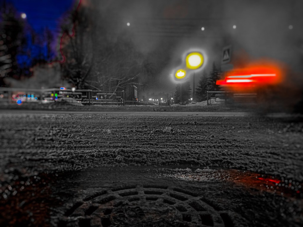 : Street, dirt, steam and New Year's mood. )