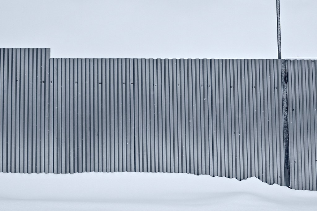 : DP2Q3424. Metal Fence