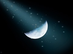 Luna 42.5%, dark night and foggy.