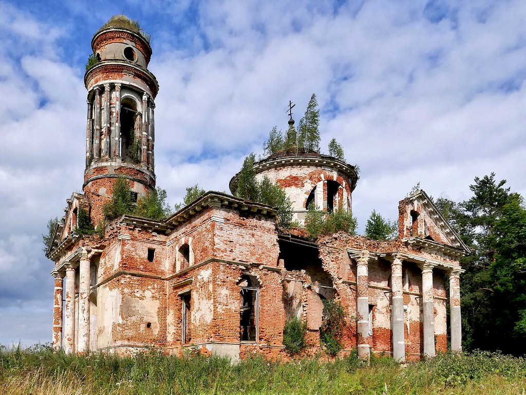 : Abandoned church. Built in 1797.