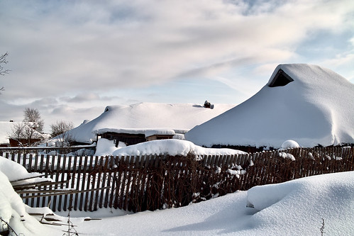 SDIM1652. Snow-Covered Houses and Barns in Village Skrepyaschevo ( ©  carlfbagge