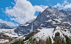 descent of an avalanche / Spritzkarspitze mit Lawinenabgang