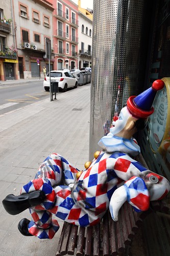 Clown on Pujada del Castell in Figueres, Spain ©  Tim Adams