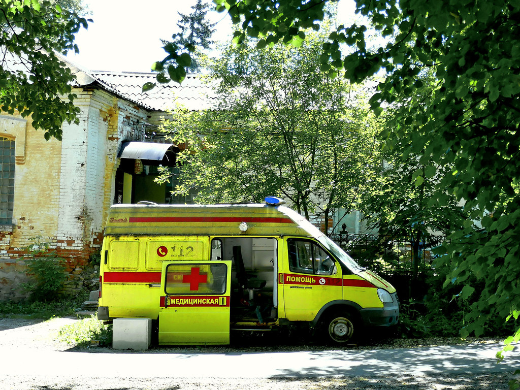 фото: Yellow ambulance