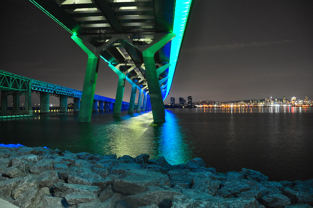 : Sous le pont Champlain la nuit
