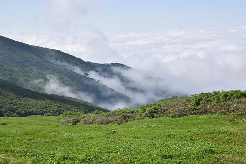 Mount Gassan above the clouds ©  Raita Futo