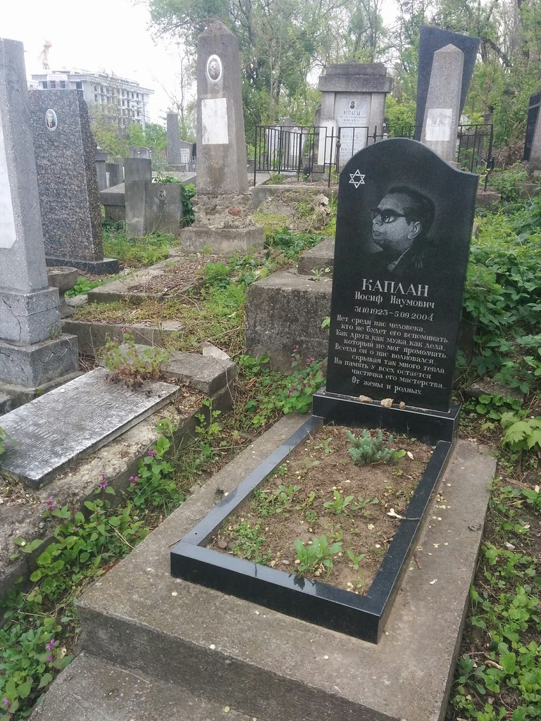 : Chisinau_Moldova_Jewish-Cemetry_Cimitirul-Evreiesc-din-Chisinau_24