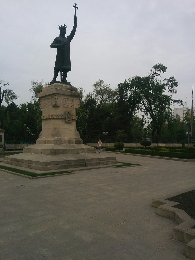 фото: Chisinau_Moldova_Stephen-the-Great-Monument_Monumentul-lui-Stefan-cel-Mare_8