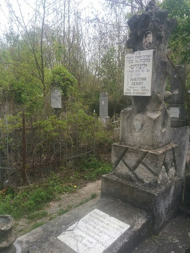 Chisinau_Moldova_Jewish-Cemetry_Cimitirul-Evreiesc-din-Chi ©  Explanders - Urban