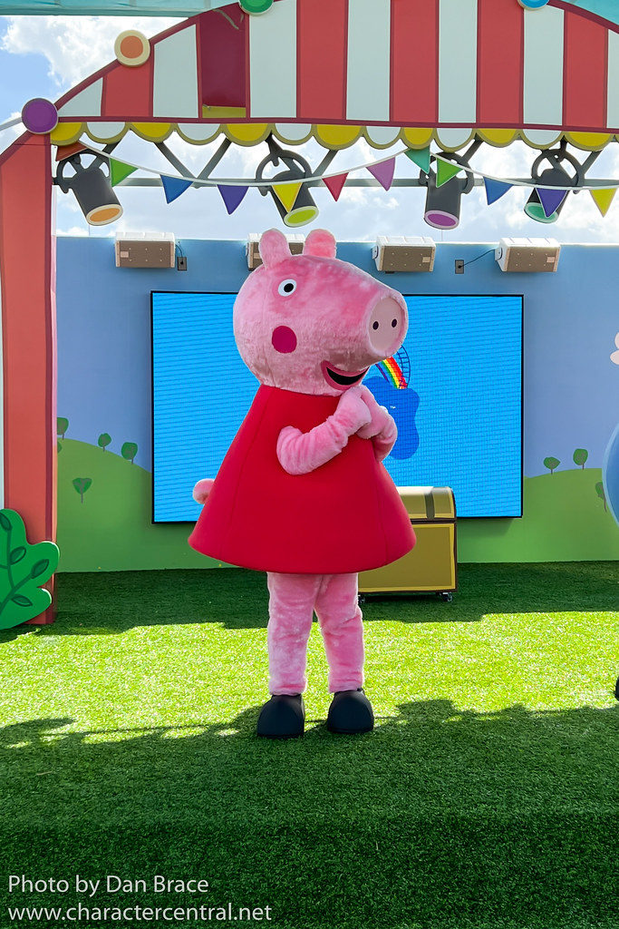 Peppa Pig at Disney Character Central