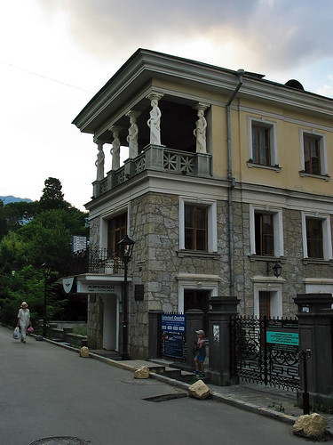 House, Yalta ©  Triple-green